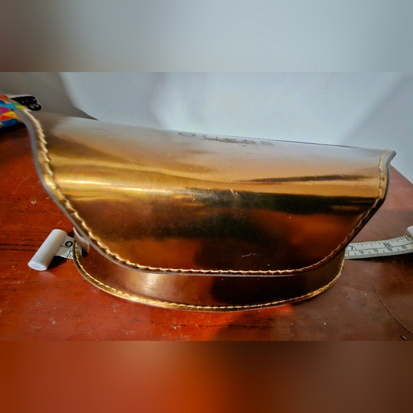 Guess large oversized bronze gold sunglasses case, luxury, 2010s, opulence - Picture 8 of 9